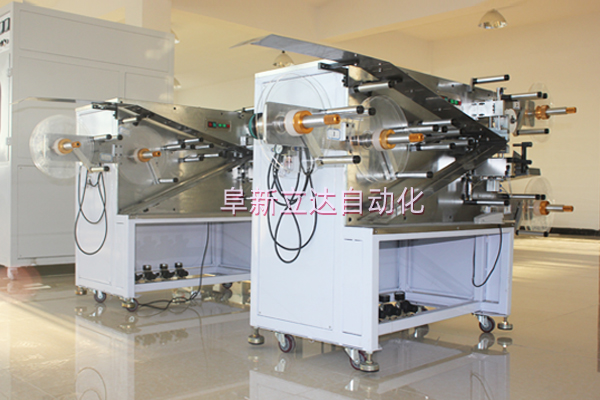 氣動控制張力卷繞機(jī)用于啟動電容器的生產(chǎn)中。